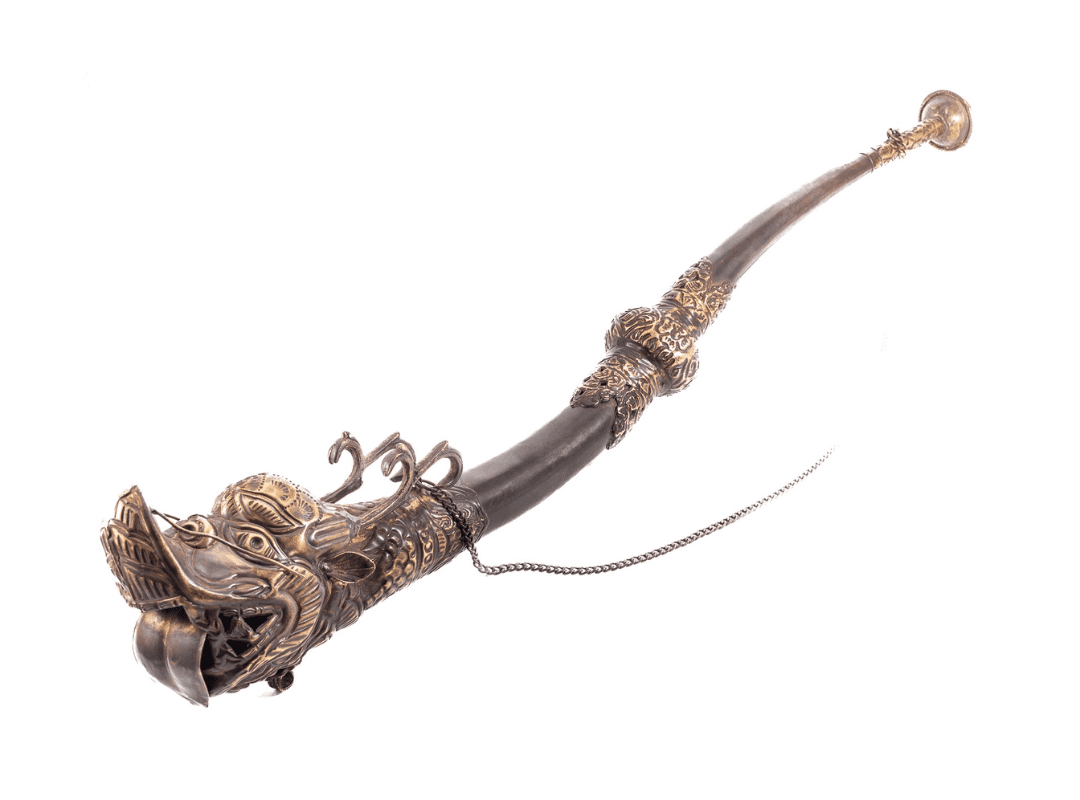 trompeta tibetana lateral